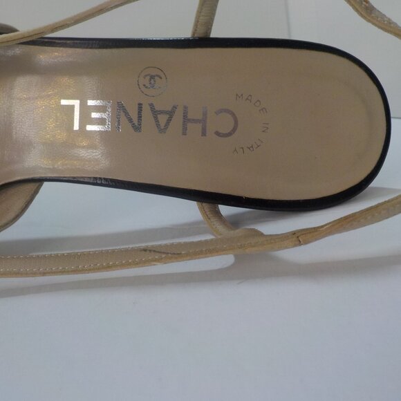 CHANEL, Vintage, Cream Textile & Black Leather cap, Sling back, 3.5" Med. Heel - Picture 5 of 9